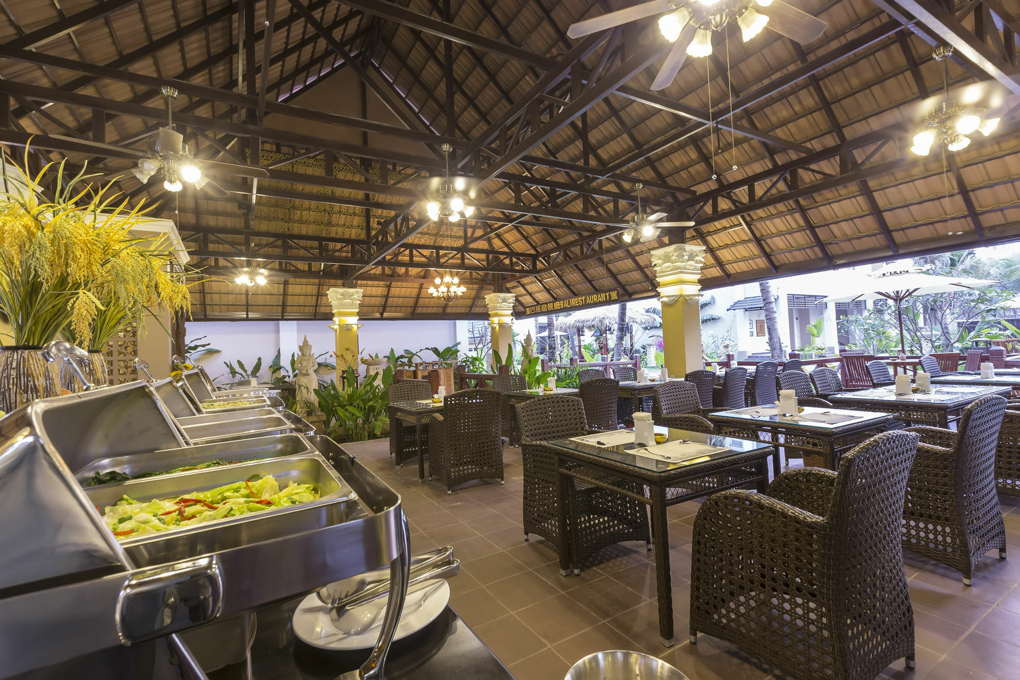 Bali Hotel Phnom Penh Exterior foto